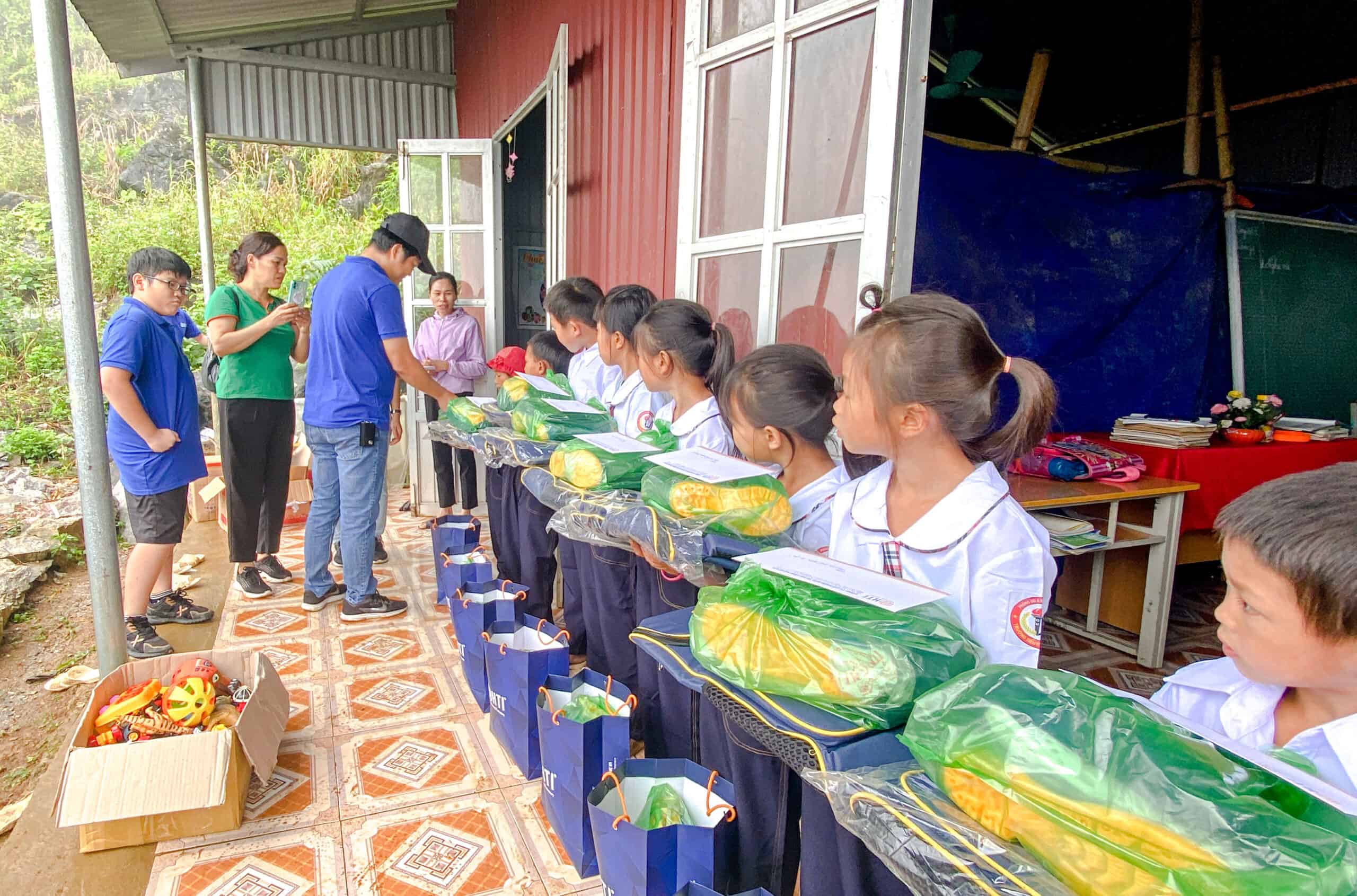 Hành trình thiện nguyện đến với các em nhỏ hai điểm trường khó khăn nhất thuộc huyện Hà Quảng, tỉnh Cao Bằng