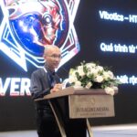 Giám đốc Công ty Cổ phần Vibotics Đỗ Tuấn Anh giới thiệu về chatbot AI Veronica tại lễ ra mắt sáng 16/6