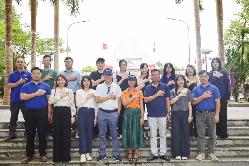 HTI Group thăm viếng nghĩa trang Liệt sĩ Việt-Lào 