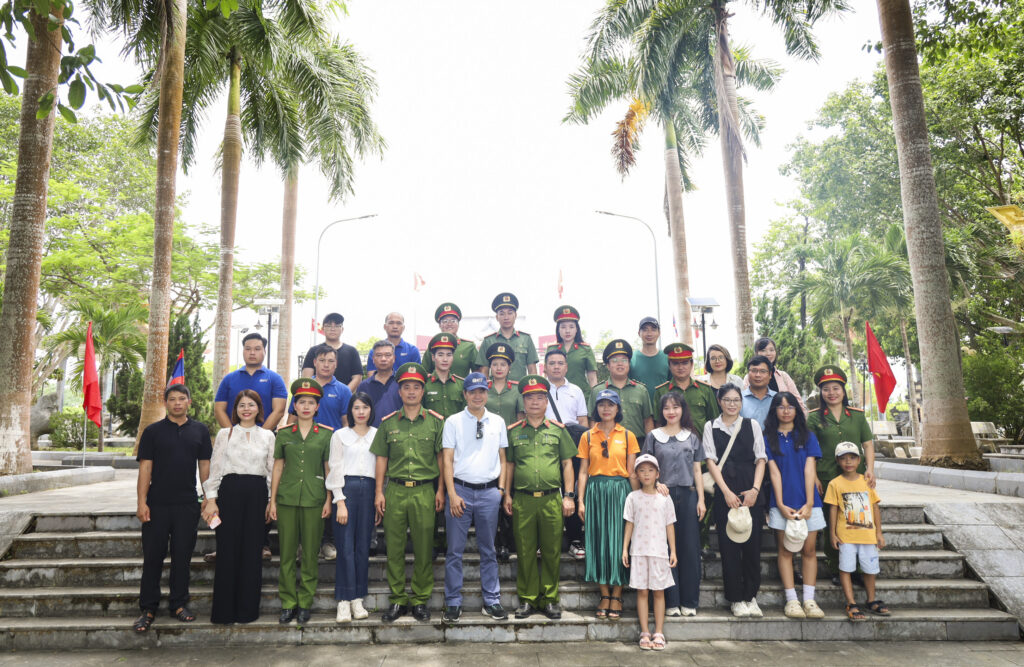 HTI Group thăm viếng nghĩa trang Liệt sĩ Việt-Lào (6)
