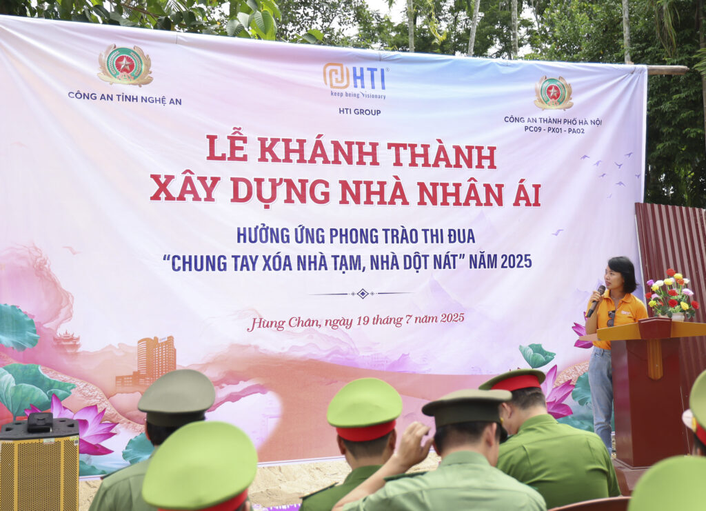 Lễ khánh thành xây dựng Nhà nhân ái được tổ chức tại gia đình bà Đặng Thị Thuyên,