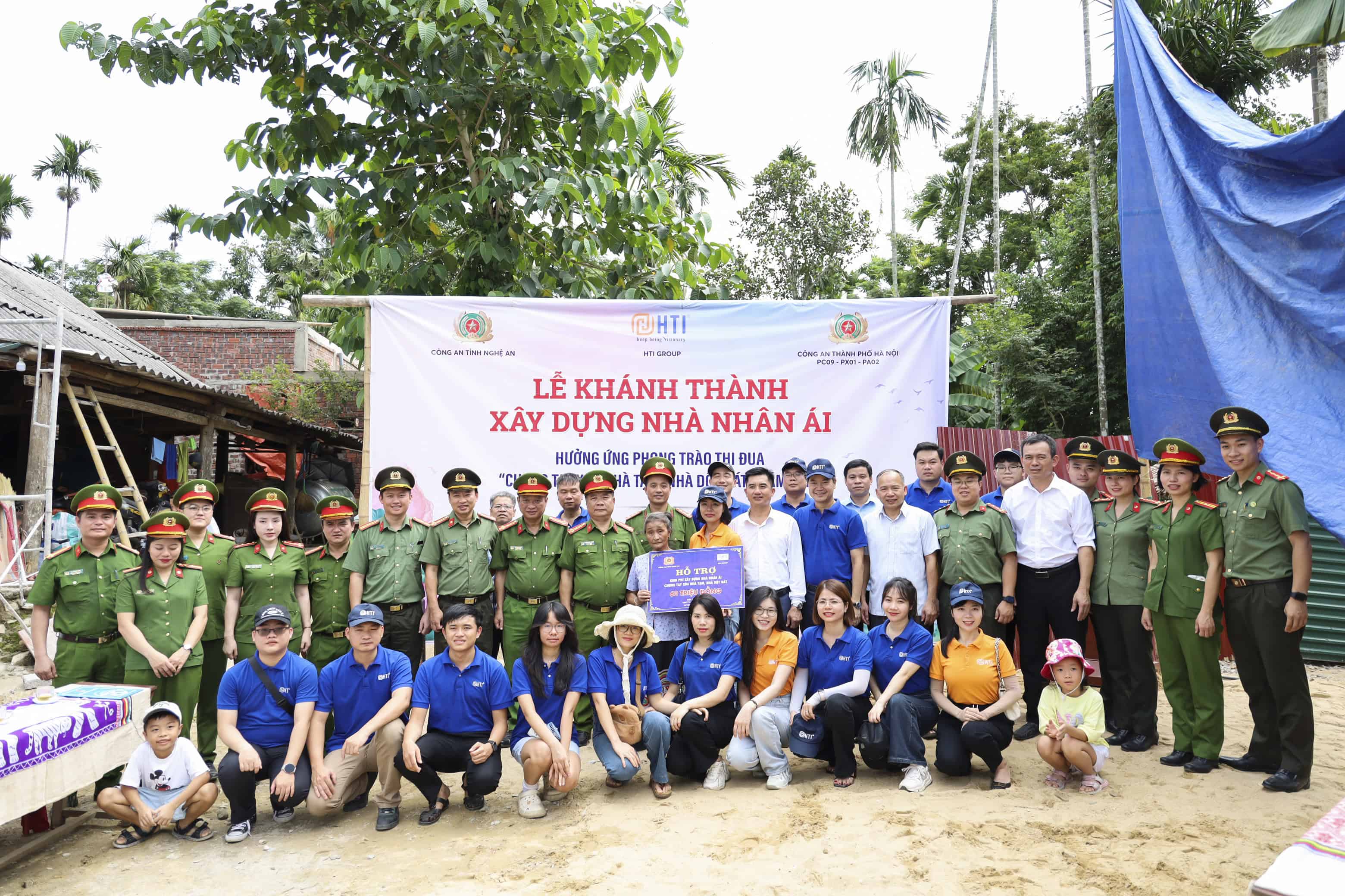 HTI Group Spreads Love and Compassion – Donates 3 Compassionate Houses and 30 Gift Packages to Disadvantaged Students in Nghe An