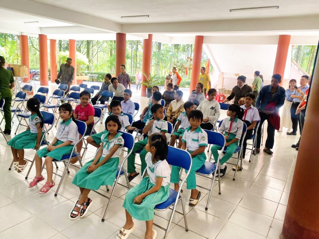 HTI Group trao quà tại xã Trà Tân, Đà Nẵng