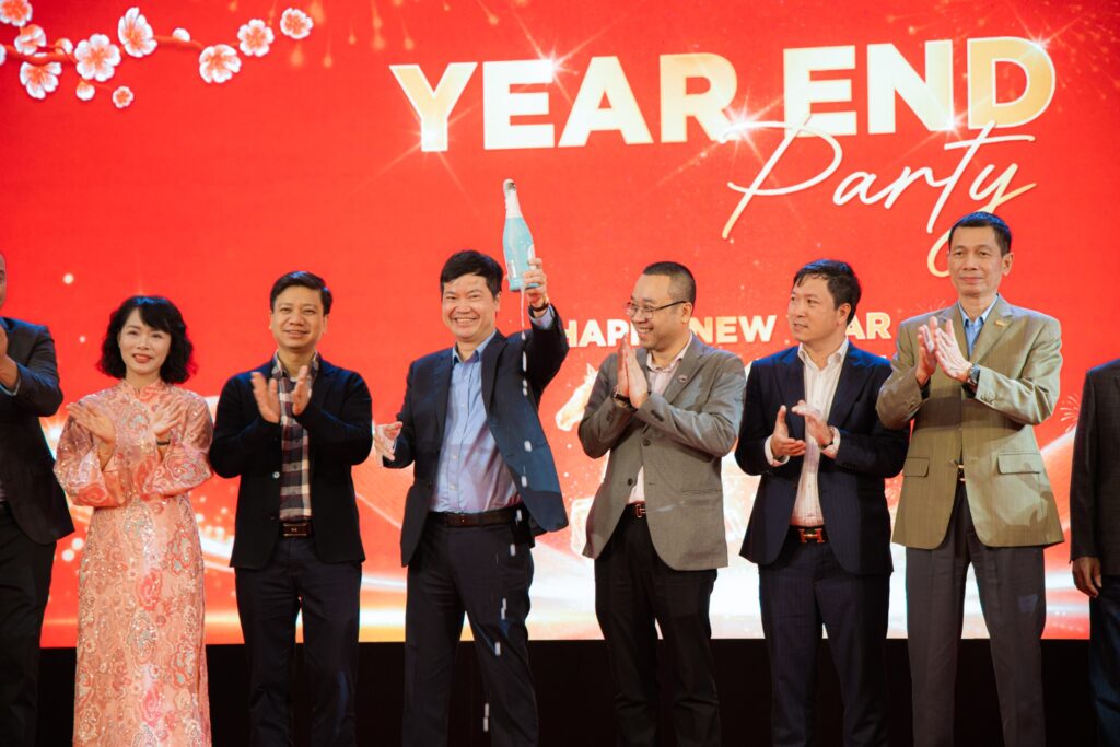 Tiệc Tất niên HTI Group-4