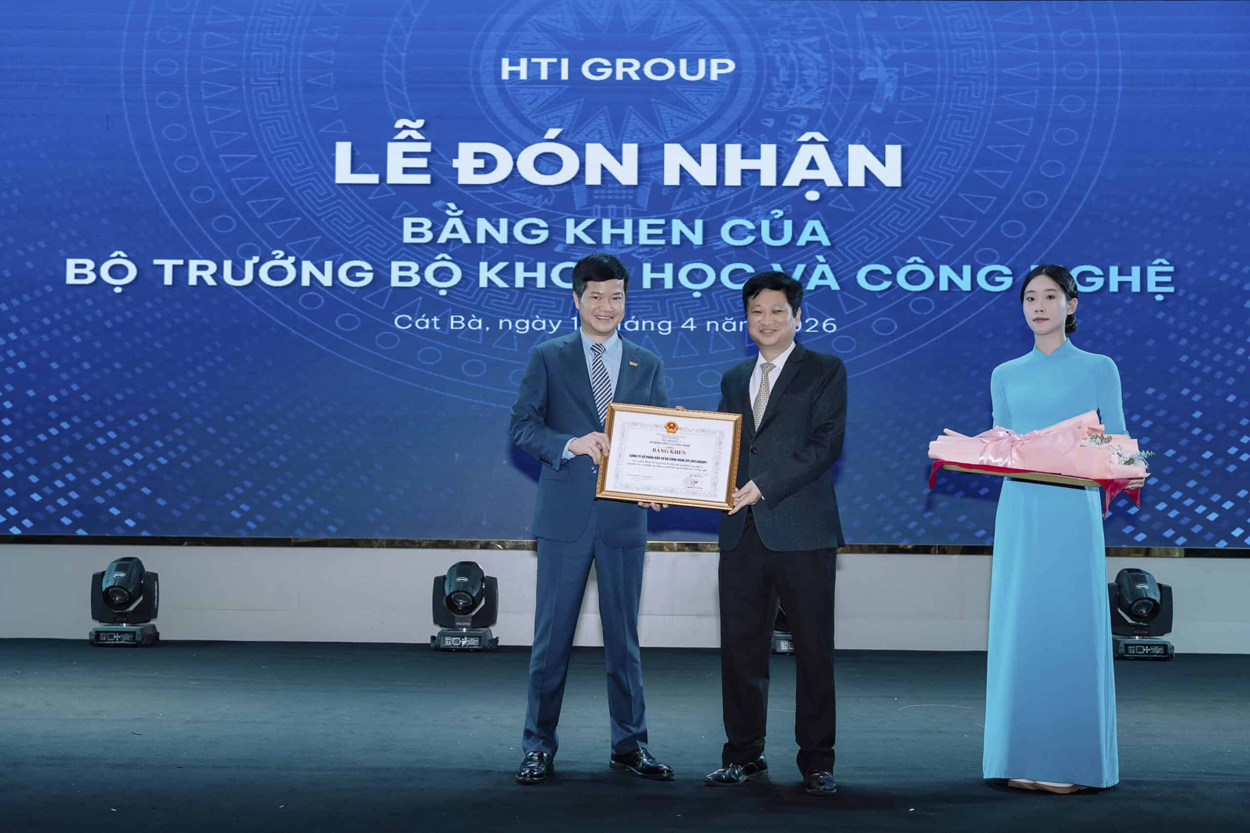 HTI Group đón nhận Bằng khen của Bộ trưởng Khoa học và Công nghệ nhân dịp kỷ niệm 10 năm thành lập
